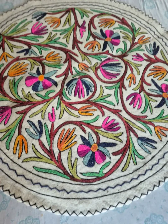 Rangrez Gul Circular Kashmiri Wool Namda with Multicolour Floral Vine Motifs – 4x4 Feet - Image 3