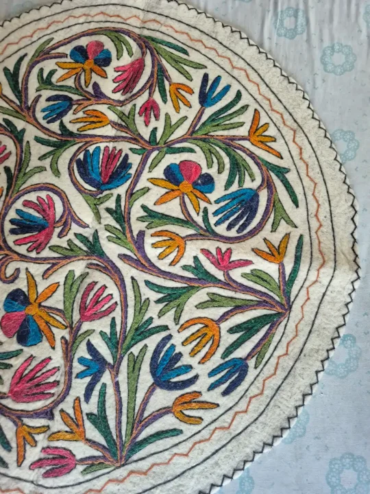 Rangrez-e-Bahar Kashmiri Handcrafted Wool Namda – 4x4 Feet - Image 2