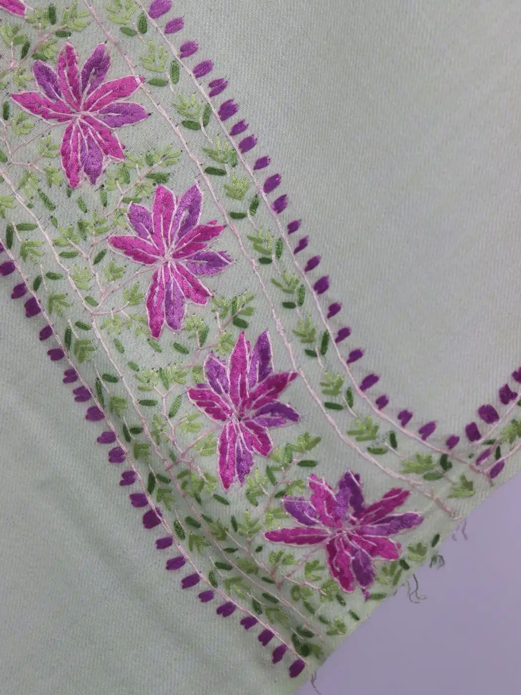Raziya Kashmiri White Hand Sozni Stole - Image 3