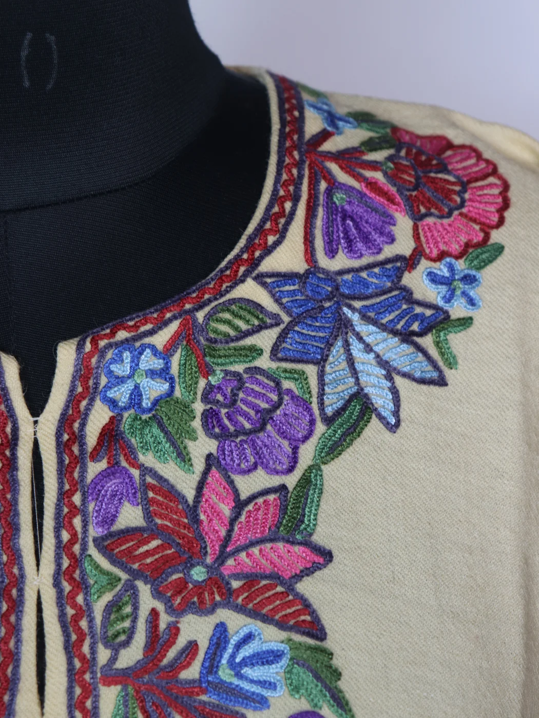 Rekhta Kashmiri Pheran In Raffal Wool With Hand Aari | Cream - Image 3