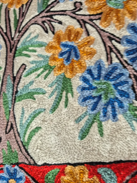 Handmade Kashmiri Rug In Silk Thread Chain Stitch | Tamseel | 4x2.5Ft - Image 2