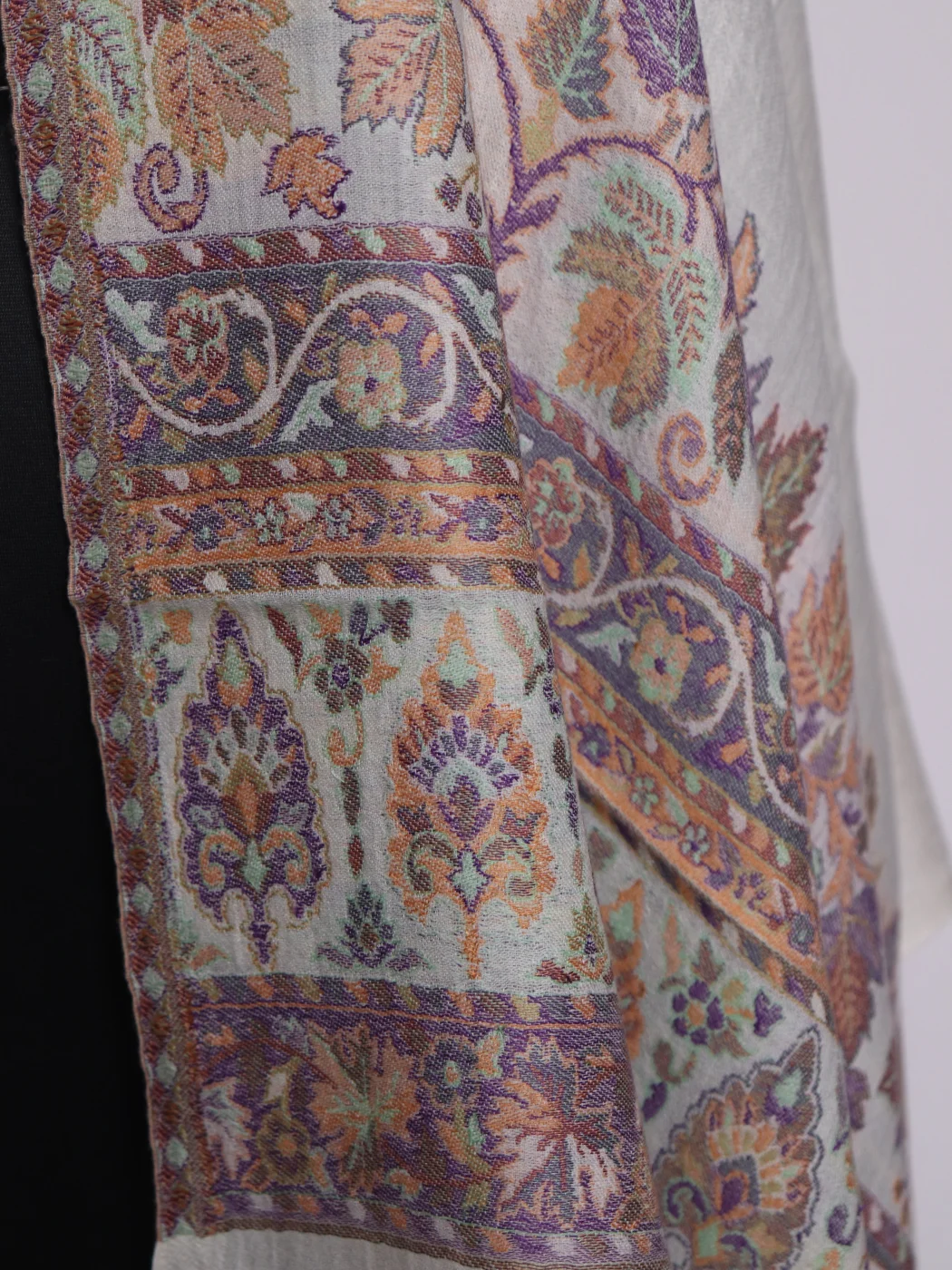 Sabeena Kashmiri Kani Work Fine Wool Stole | Cream - Image 3