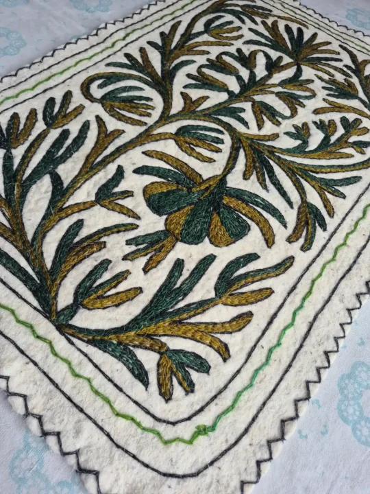 Sabz Naqsh Hand Embroidered Namda Rug – Green Floral Design | 3×2 ft - Image 2