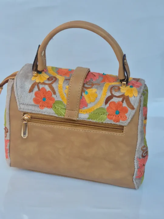 Salwa Kashmiri Grey Handbag with Aari Embroidery - Image 2
