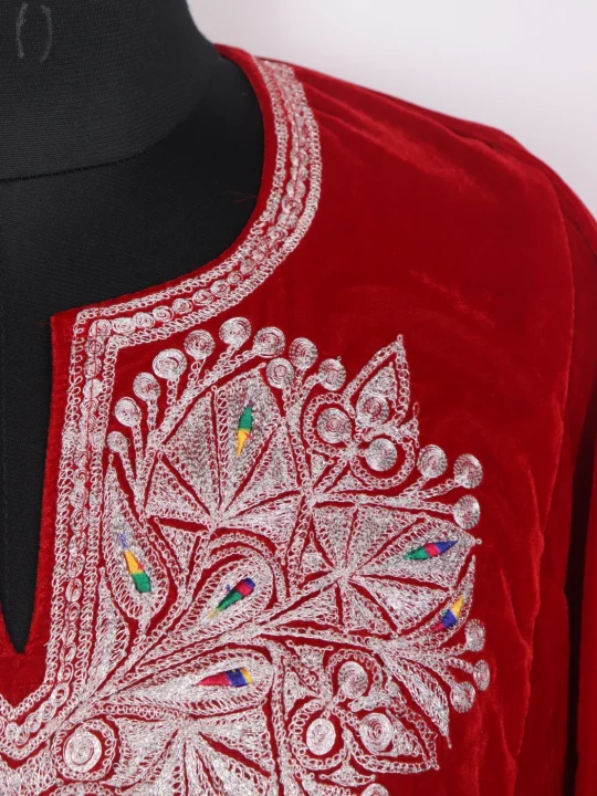 Shafaq Kashmiri Red Velvet Botte Tilla Embroidered Pheran - Image 3