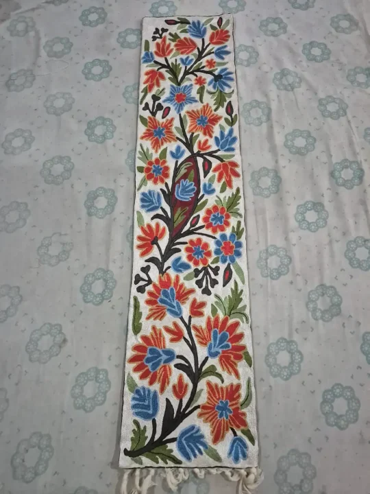 Sonamarg Kashmiri Handmade Silk Thread Chain Stitch Embroidery Runner 4*1ft - Image 3
