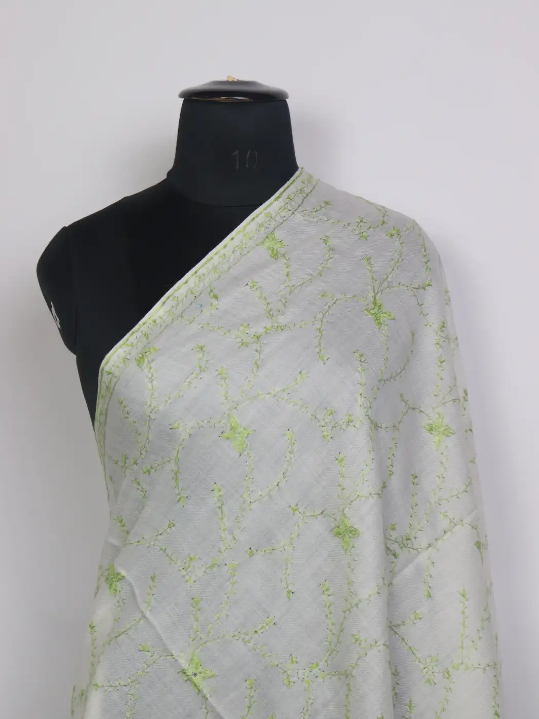 Zohra Kashmiri Hand Sozni Embroidery Stole White - Image 2