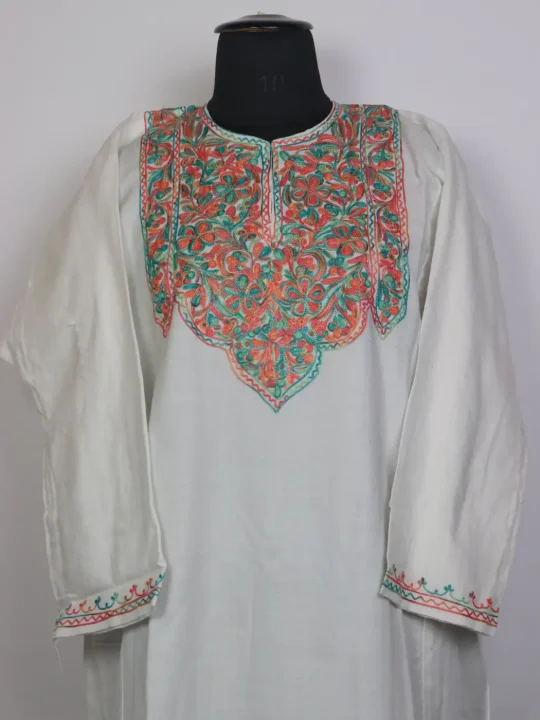 Zoya Cashmilon Aari Embroidered White Kashmiri Pheran - Image 2