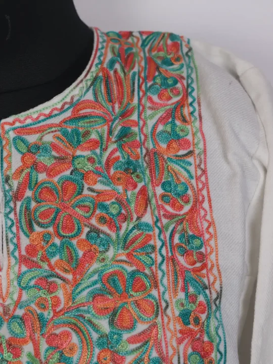 Zoya Cashmilon Aari Embroidered White Kashmiri Pheran - Image 3