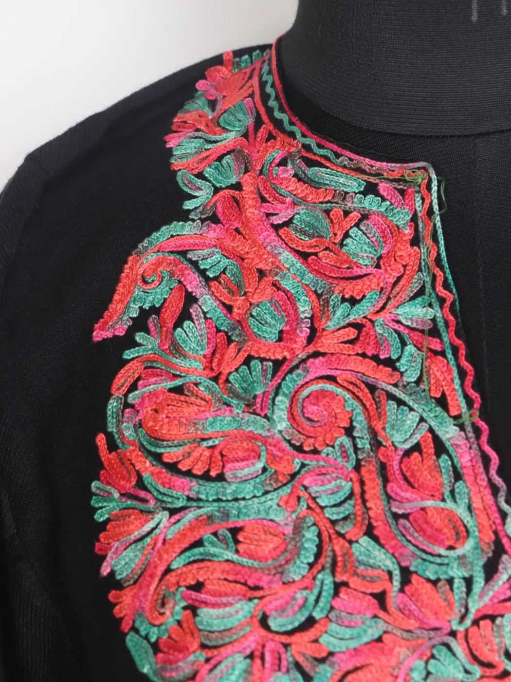 Zunair Black Kashmiri Aari Embroidered Cashmilon Wool Pheran - Image 3