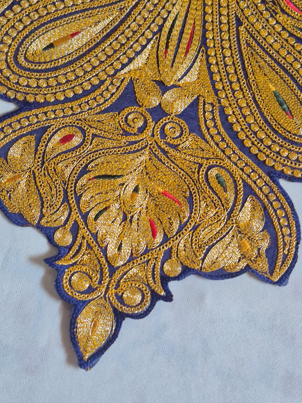 Arooj Kashmiri Long Neck Kashmiri Tilla Patch Set with 4 Patches - Image 2