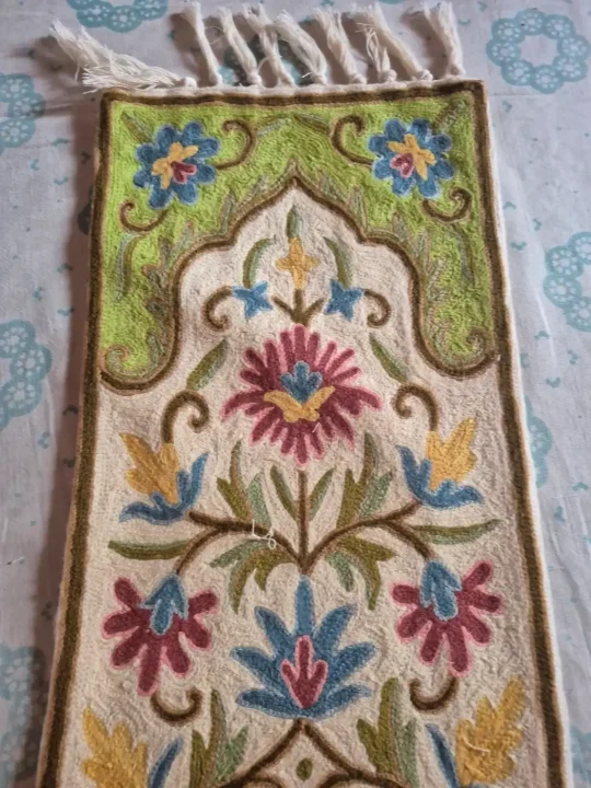 Dachigam Handmade Kashmiri Wool Thread Embroidery Chain Stitch Runner 4*1.5ft - Image 4