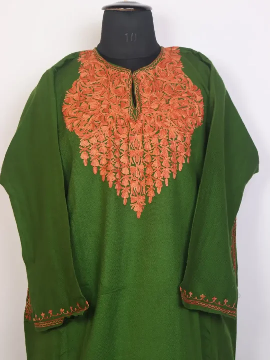 Gulnaar Cashmilon Aari Embroidered Green Kashmiri Pheran - Image 2