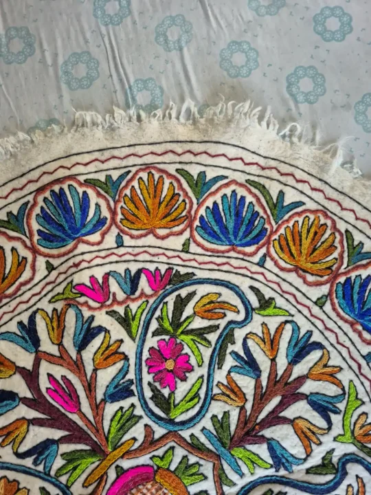 Hand Embroidered Kashmiri Namda Round Rug with Multicolour Floral Medallion – 5x5 Feet - Image 2