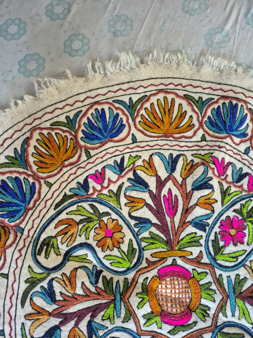 Hand Embroidered Kashmiri Namda Round Rug with Multicolour Floral Medallion – 5x5 Feet - Image 3