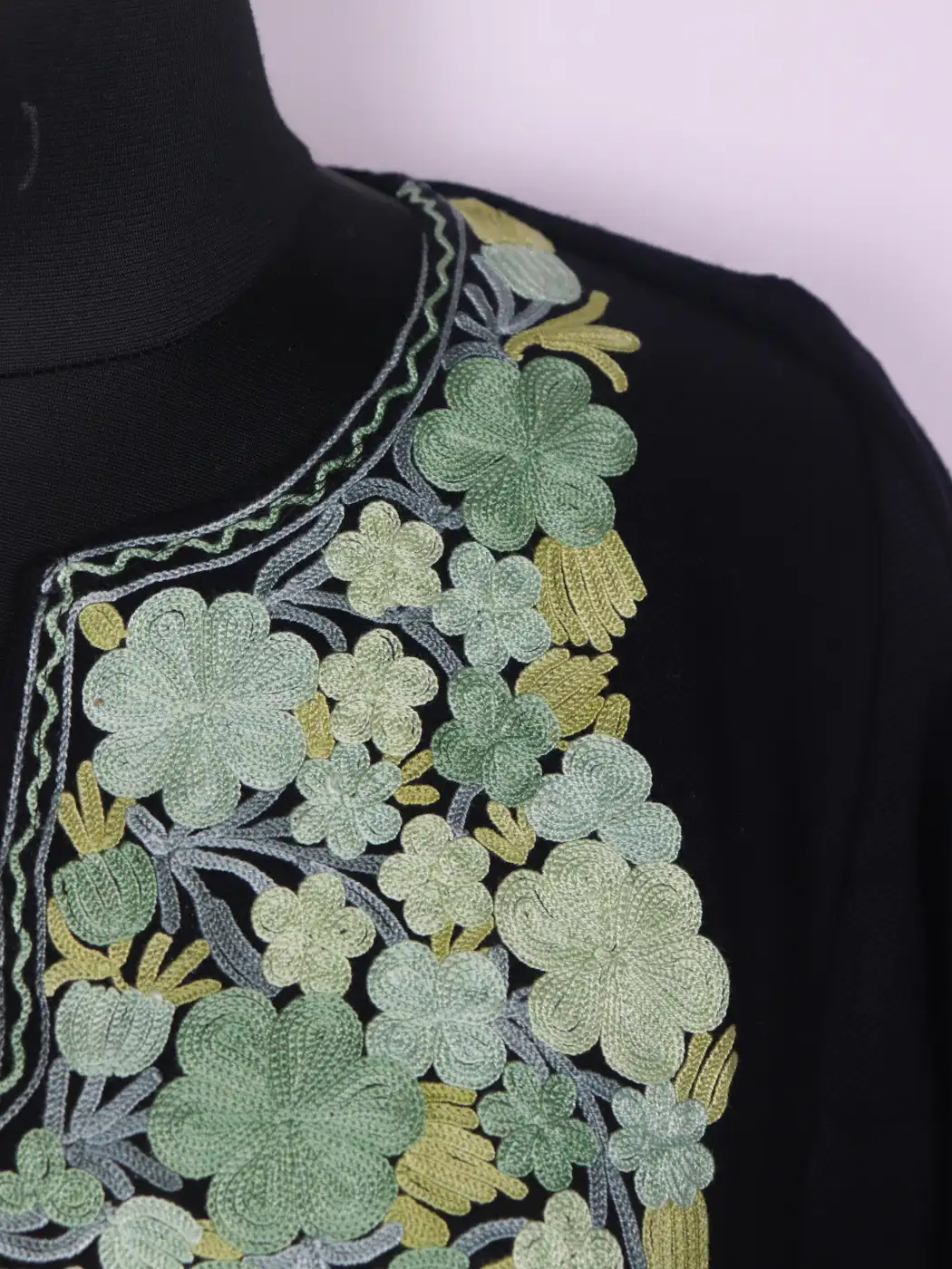 Kashmiri Kajal Black Cashmilon Wool Pheran For Women With Aari Embroidery - Image 3