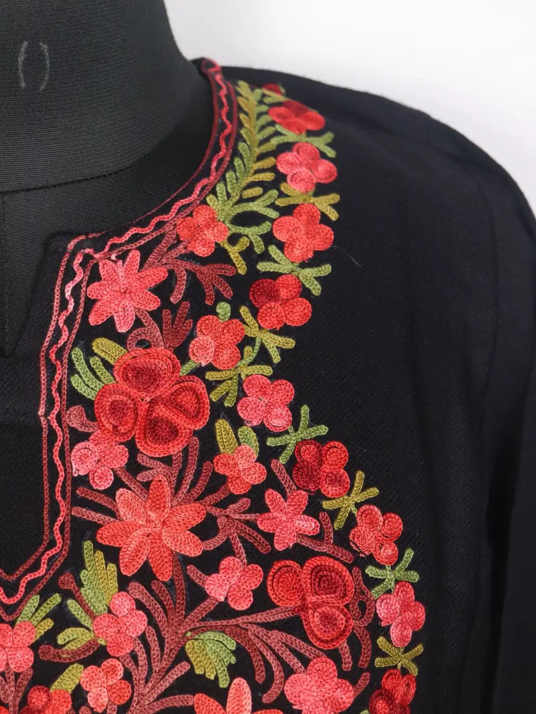 Suroor Black Kashmiri Cashmilon Wool Pheran For Women With Aari Kadhai - Image 3