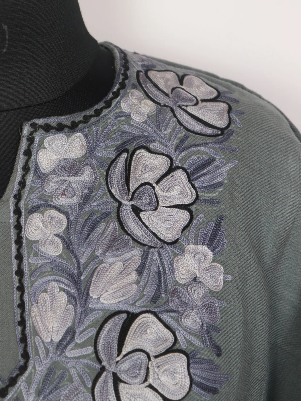 Lolabi Grey Kashmiri Cashmilon Wool Pheran For Women With Aari Kadhai - Image 3