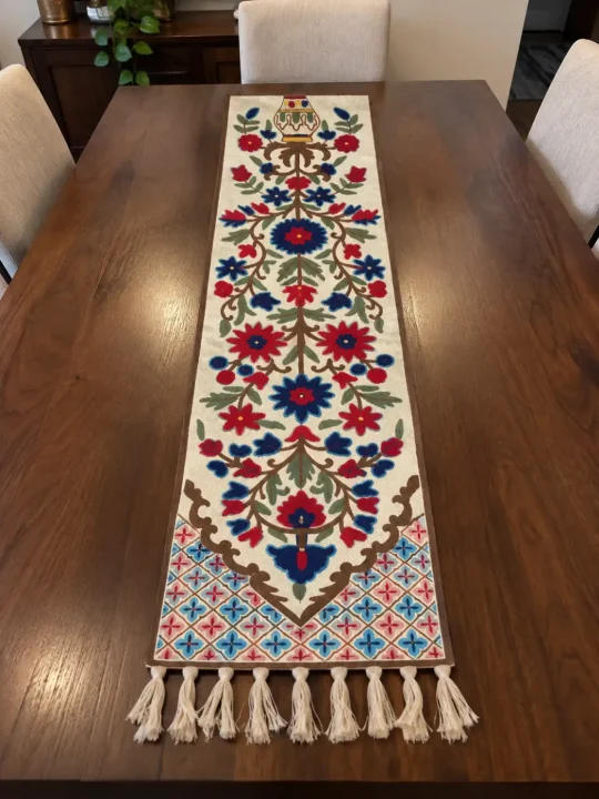 Pahalgam Kashmiri Handmade Silk Thread Chain Stitch Embroidery Runner 4*1ft