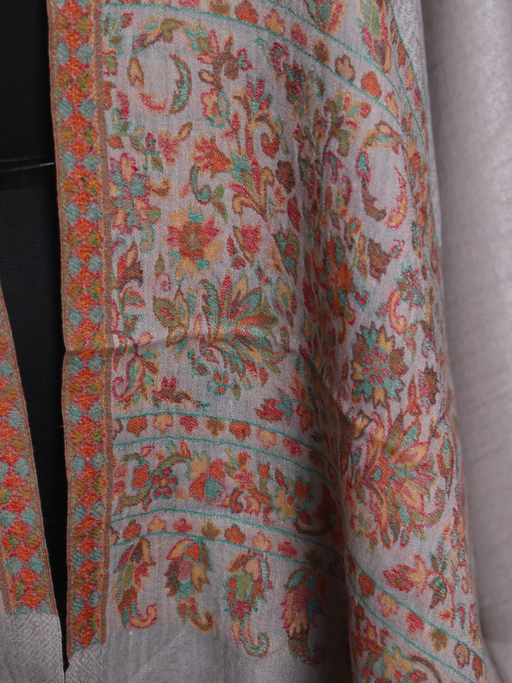 Rafiya Kashmiri Kani Work Fine Wool Stole | Grey - Image 3