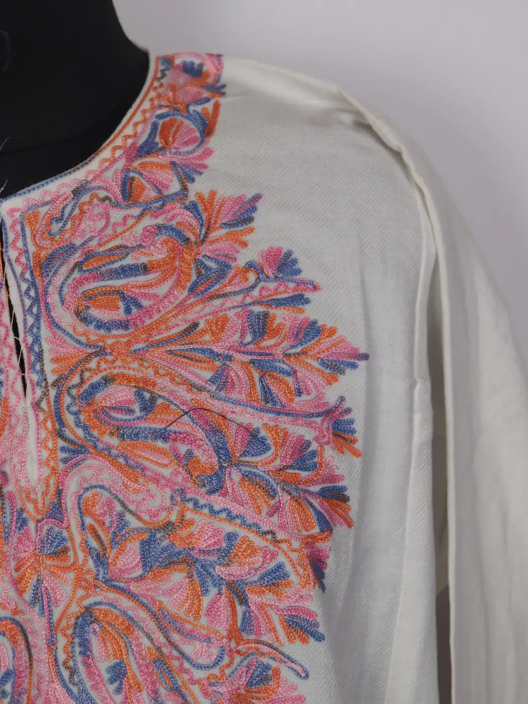 Tasleem Kashmiri Aari Embroidered White Cashmilon Pheran - Image 3