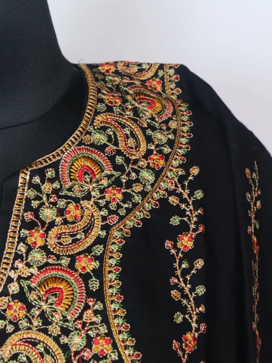 Zabarwan Kashmiri Pheran In Cashmilon Wool With Sozni Embroidery | Black - Image 3