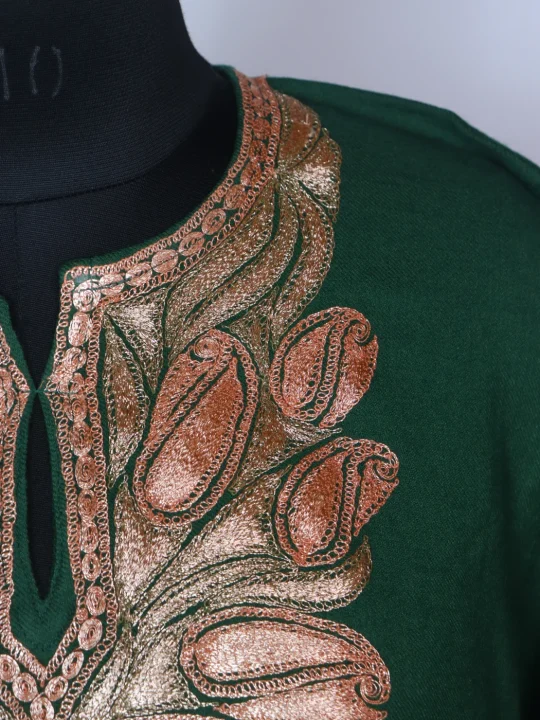 Green Kashmiri Pheran In Raffal Wool With Botte Tilla Embroidery | Mahira - Image 3