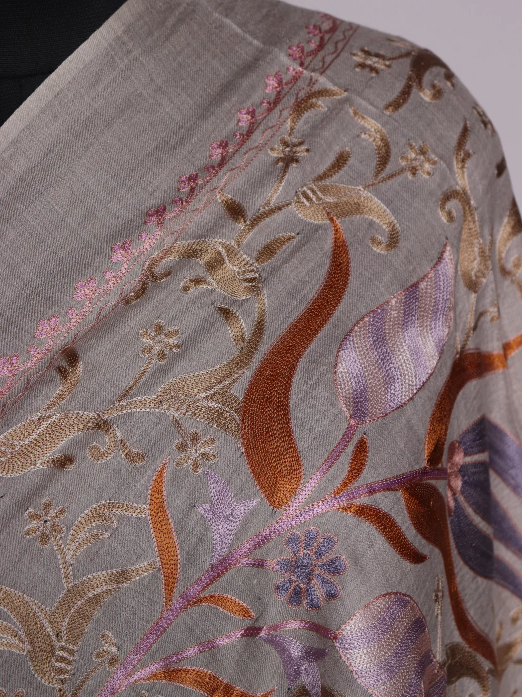 Grey Kashmiri Stole In Fine Wool With Aari Embroidery | Zehreen - Image 3