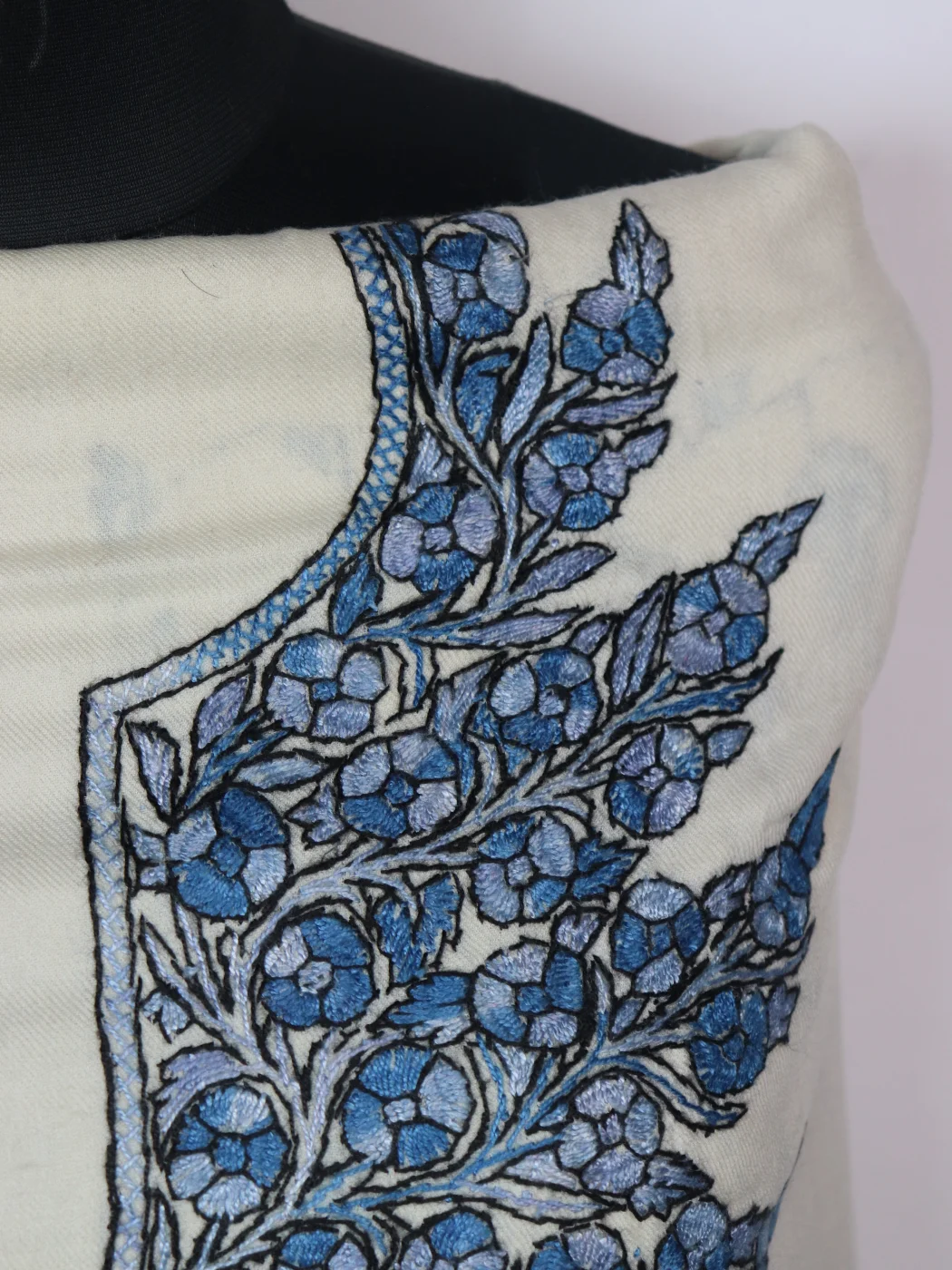 Zoon Kashmiri Unstitched 3PC Suit In Pure Wool With Hand Sozni Paper Machie Style | Cream - Image 3