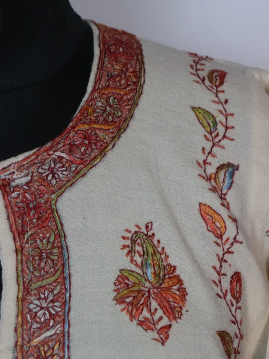 Eshal Kashmiri Pheran In Raffal Wool With Hand Sozni Lakeer Jaal | Cream - Image 3