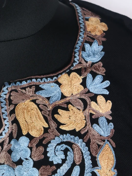 Black Kashmiri Pheran Cashmilon Wool With Aari Kadhai Mehr - Image 3