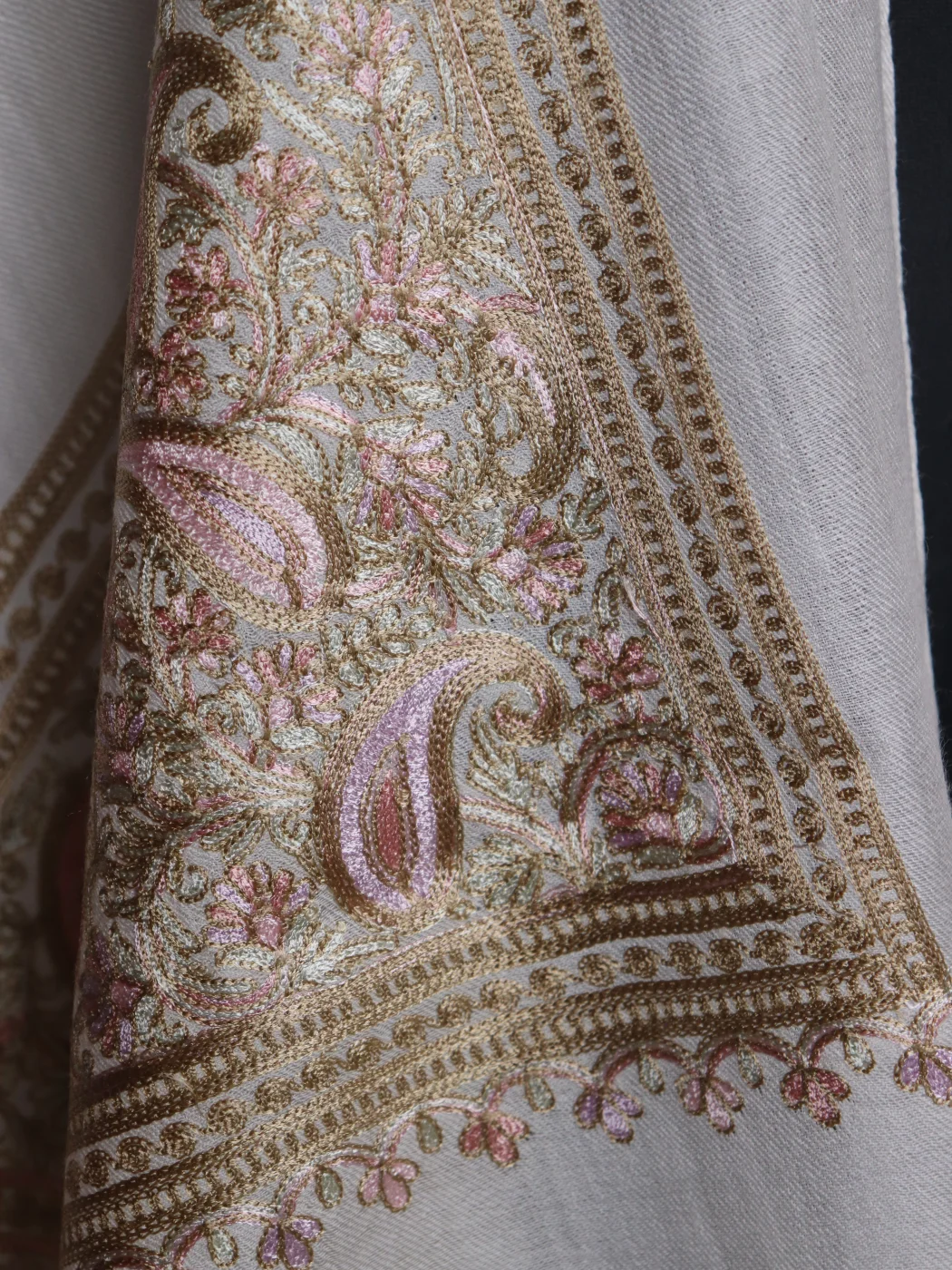 Dilara Kashmiri Stole In Fine Wool With Aari Embroidery | White - Image 3