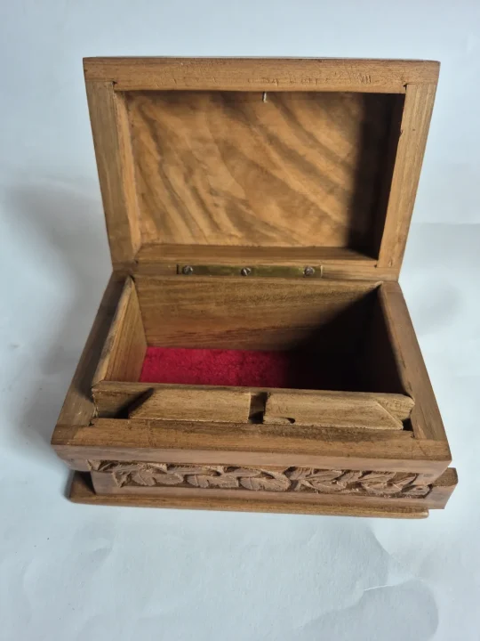 Beautiful Kashmiri Hand Carved Walnut Wood Box | Imran - Image 3