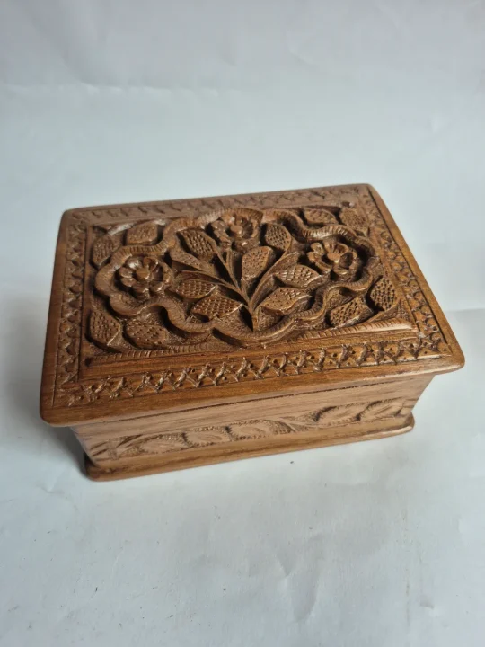 Maqaam Kashmiri Hand Carved Walnut Wood Box - Image 6