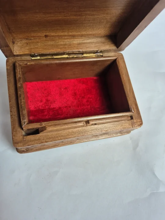 Maqaam Kashmiri Hand Carved Walnut Wood Box - Image 4