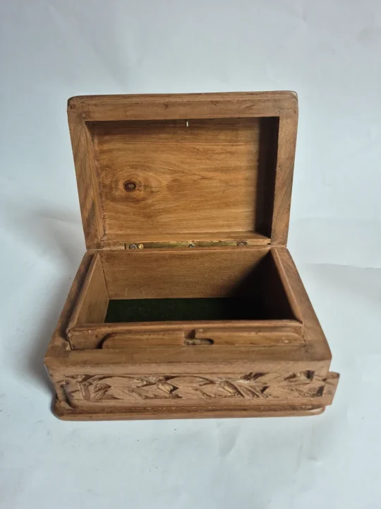 Kashmiri Hand Carved Walnut Wooden Box Muntaha - Image 9