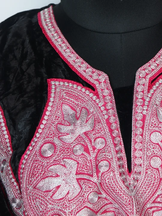 Wajiha Kashmiri Partywear Pheran Set In Crush Velvet With Tilla Patch | Black - Image 3