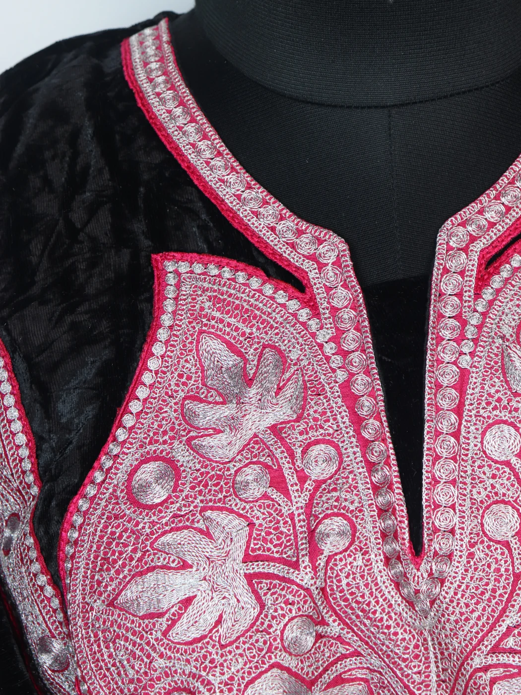 Wajiha Kashmiri Partywear Pheran Set In Crush Velvet With Tilla Patch | Black - Image 3