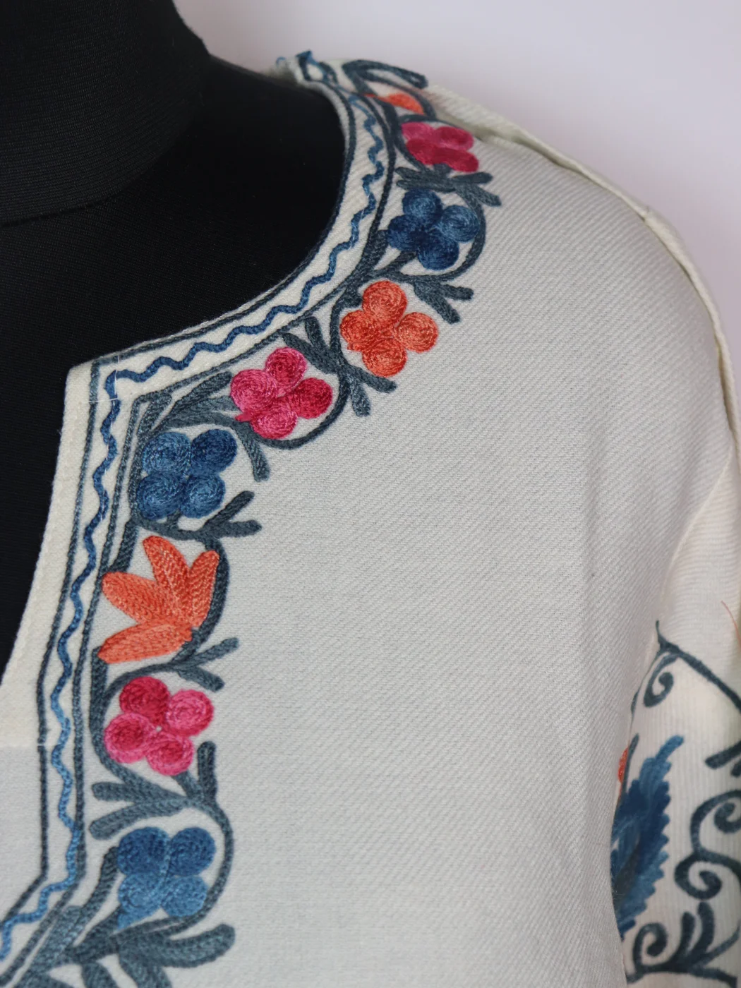 Madiha Kashmiri Pheran In Cashmilon Wool With Side Panel Aari Work | Off White - Image 3
