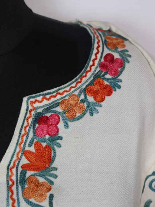 White Kashmiri Pheran In Cashmilon Wool With Aari Work And Side Panel Work | Madiha - Image 3