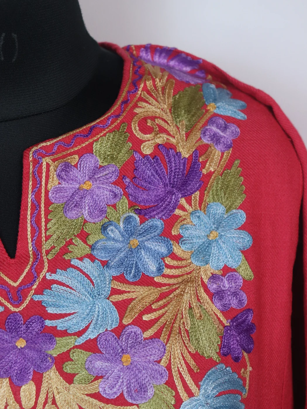 Zartasha Kashmiri Pheran In Pink Cashmilon With Aari Embroidery - Image 3
