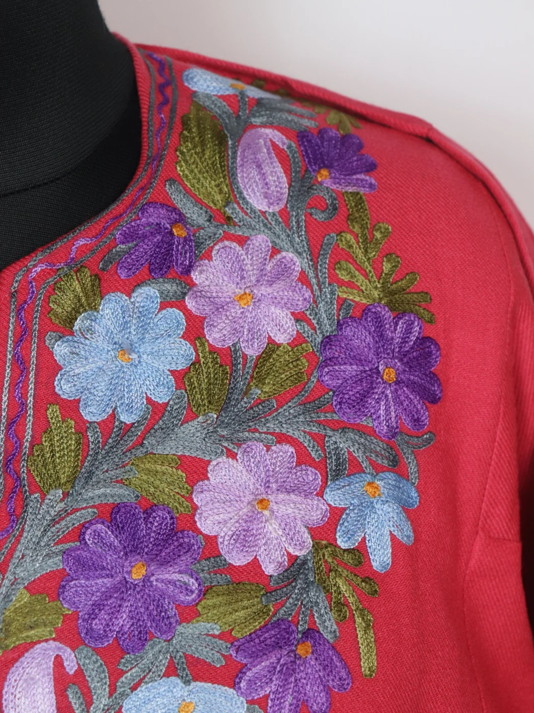 Kashmiri Pheran Zartasha In Pink Cashmilon With Aari Embroidery - Image 3