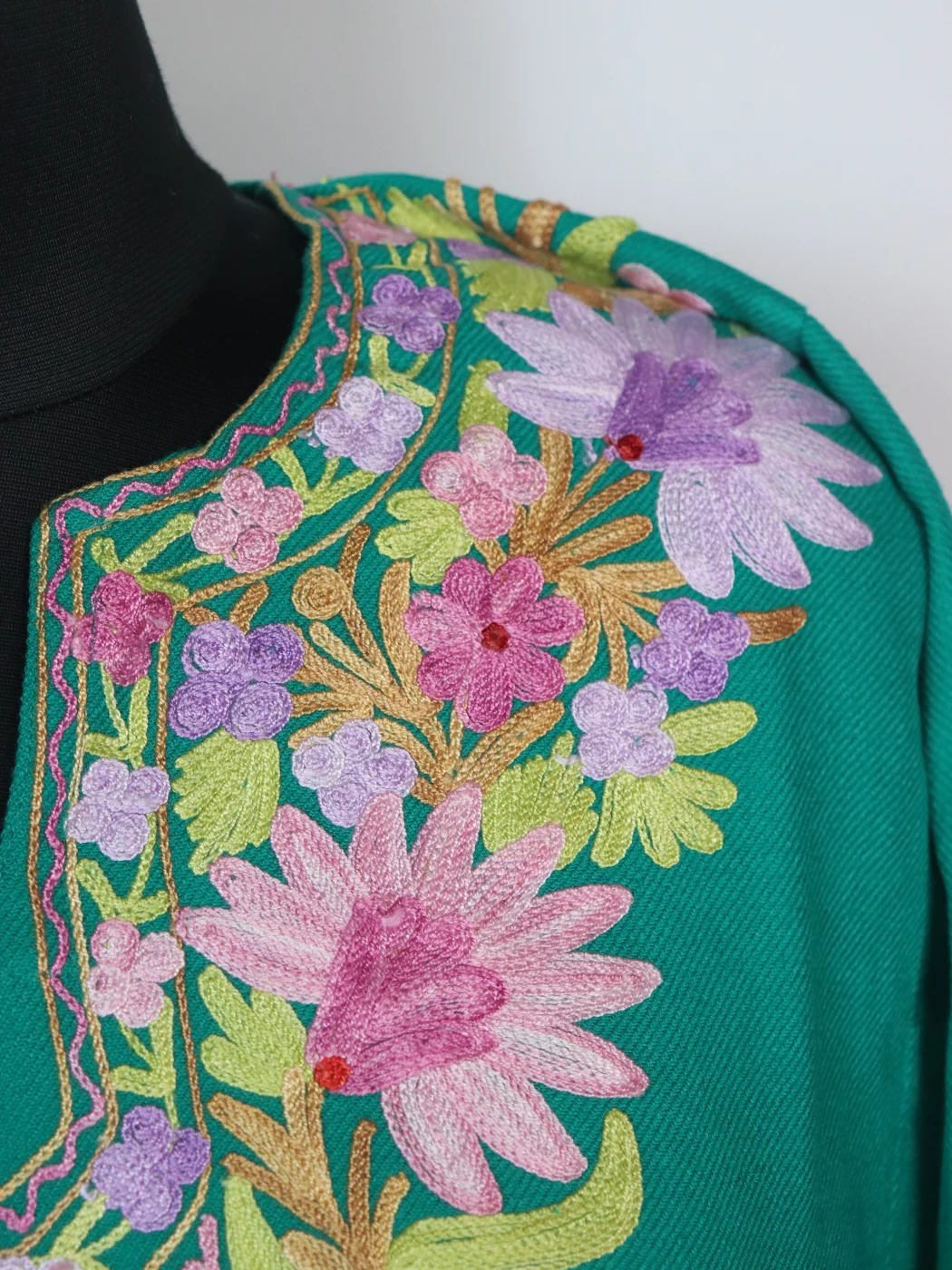 Green Kashmiri Pheran In Cashmilon With Aari Embroidery Zartasha - Image 3
