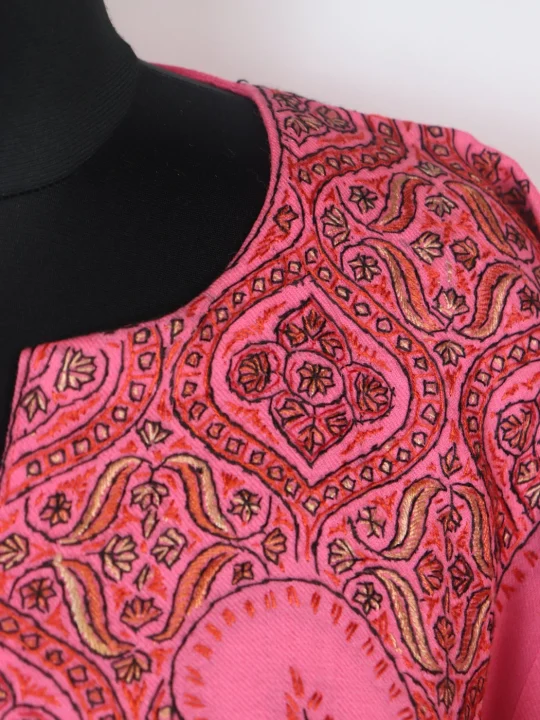 Mirza Kashmiri Pheran In Pink Raffal Wool With Hand Sozni Embroidery - Image 3
