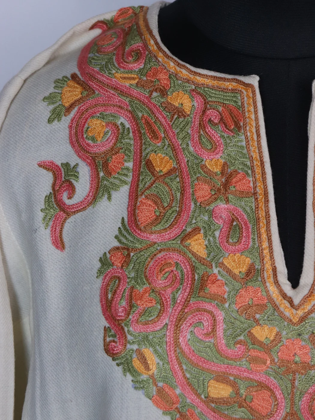 Kashmiri Pheran Asma With Hand Aari Embroidery In Raffal Wool | White - Image 3