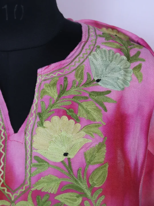 Tie Dye Kashmiri Pheran With Aari Embroidery in Pink Cashmilon | Isha - Image 3
