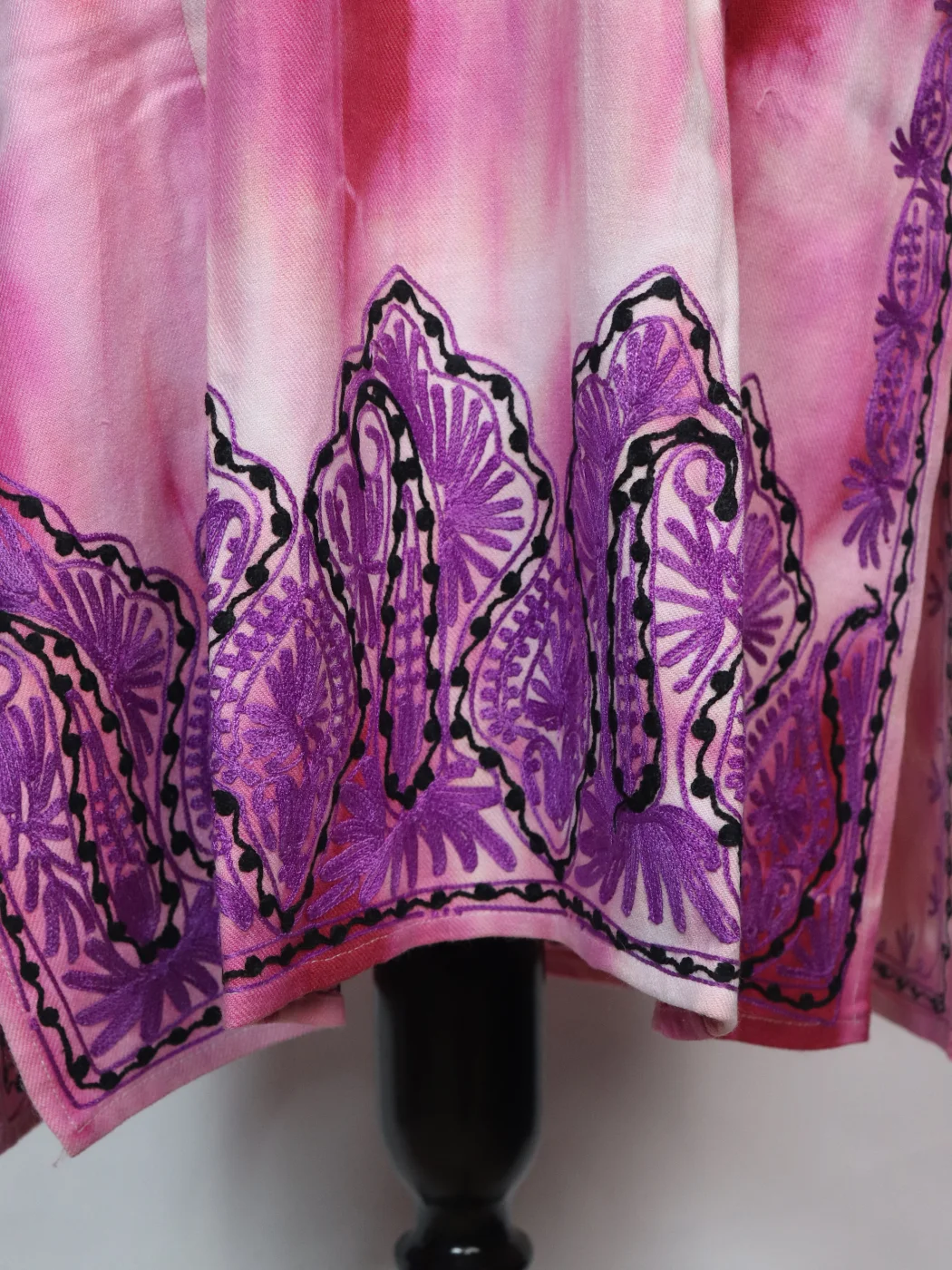 Kashmiri Pheran Isha in Pink Tie Dye Cashmilon With Aari Embroidery - Image 4