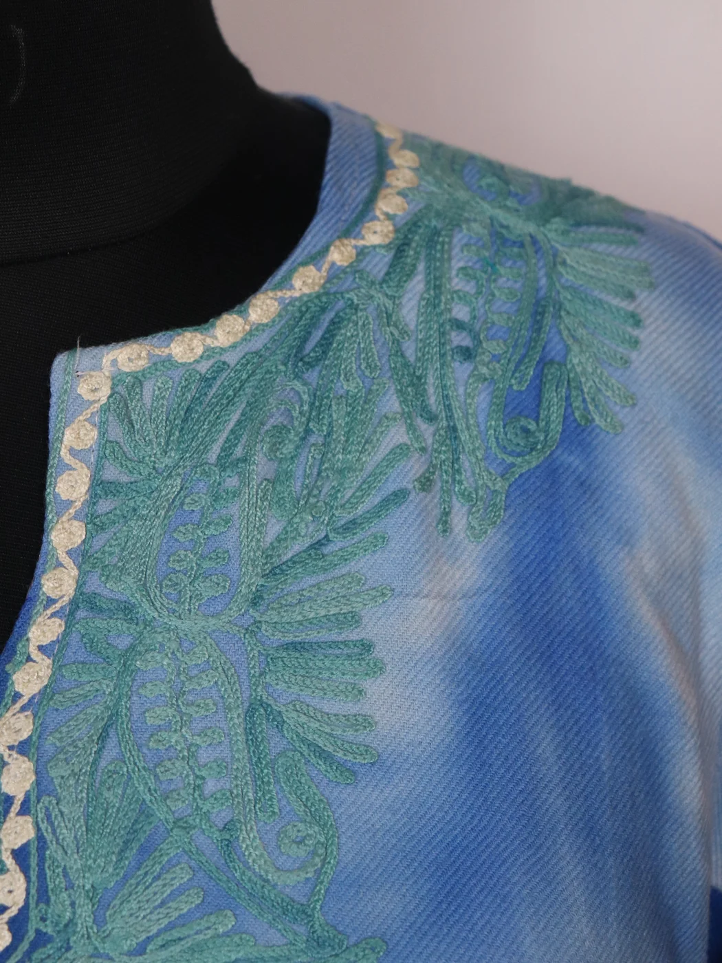 Isha Kashmiri Pheran in Blue Tie Dye Cashmilon With Aari Embroidery - Image 4
