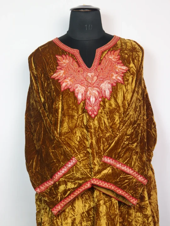 Kashmiri Pheran Ziyaa In Crush Velvet With Tilla Patch | Mustard - Image 2