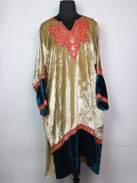 Ziyaa Kashmiri Pheran In Crush Velvet With Tilla Patch